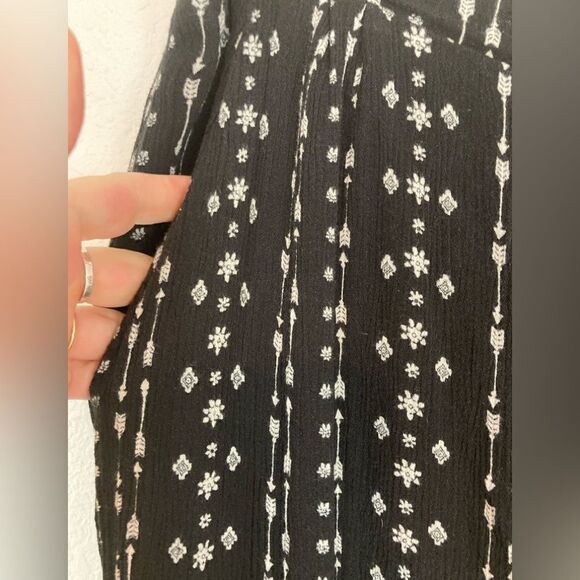 Hem & Thread luxury black w/white print rayon crinkle pants w/mesh lining💝💝 - Picture 2 of 6